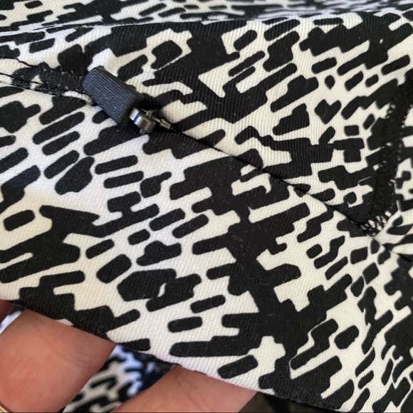 Nike Dri-Fit Black and White Capri Leggings S - Picture 10 of 11